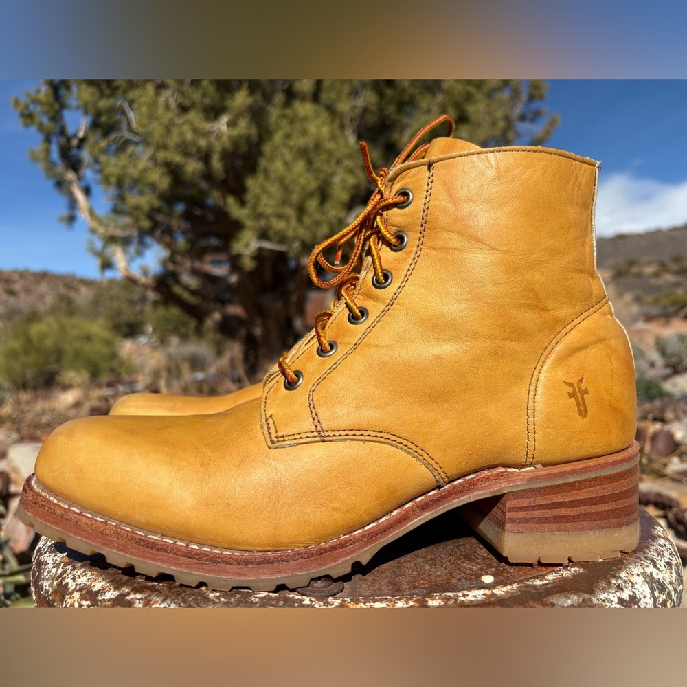 FRYE Short Lug Sole Lace Up Boots Banana With Sunrise Marbling